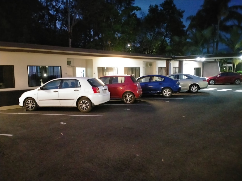 Midway Motel and Villas