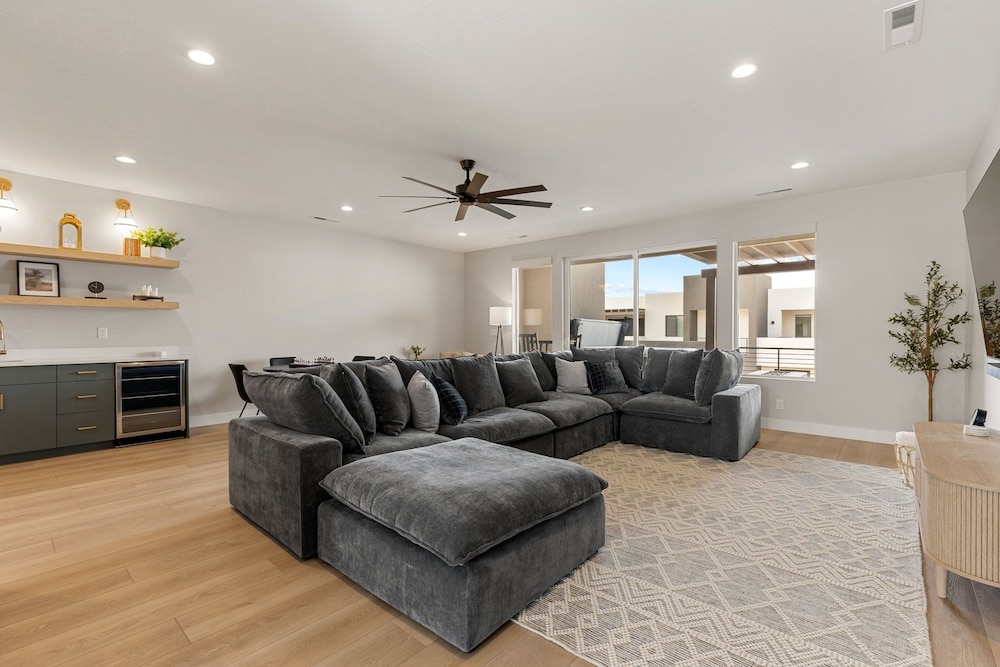 Weekend Vibes 5 Bedroom Townhouse