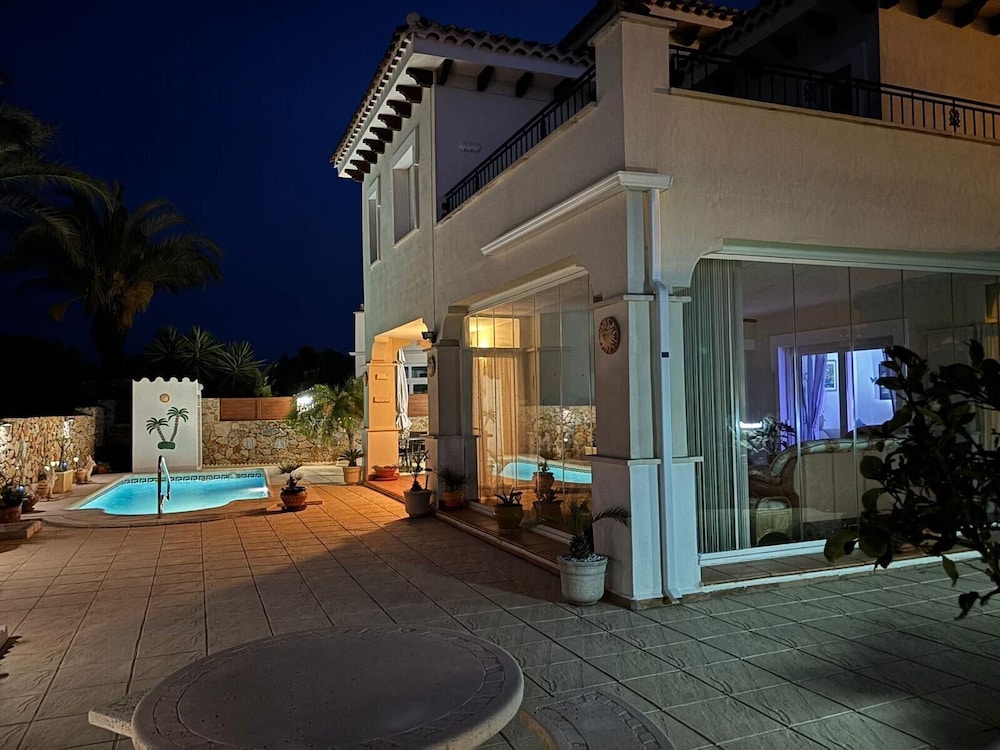 6 Guests - 3BR - Private Pool - Mountain Views