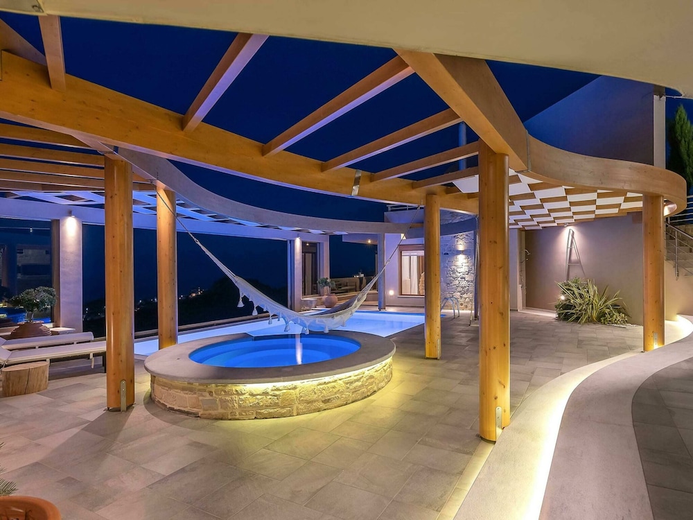 Luxury Villa With Heated Pool Near Beach photo 4