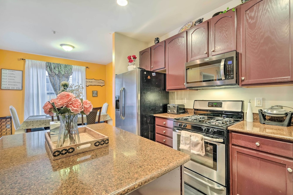 Spacious Odenton Townhome: 21 Mi to Baltimore view 3