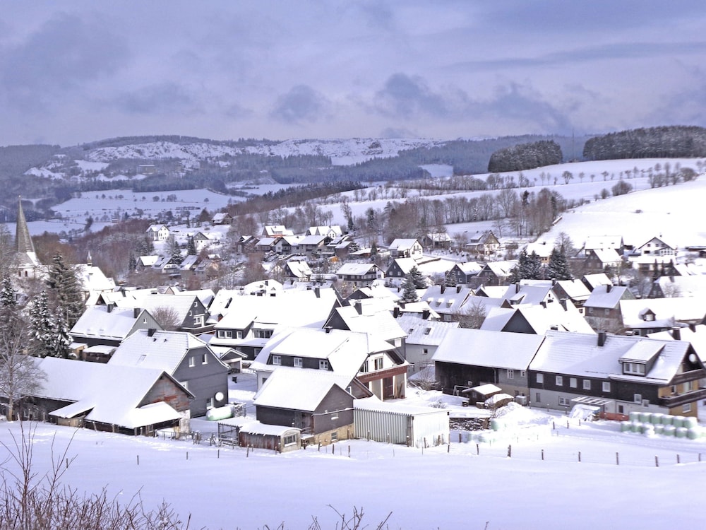 Cozy House with Terrace & Fireplace near Winterberg view 5