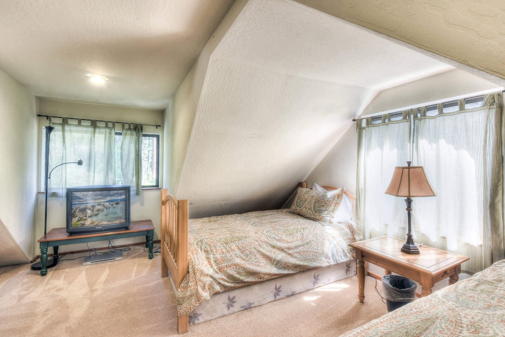 Moonlight Cove w/ Grill Tahoe Beach Next Door! view 4