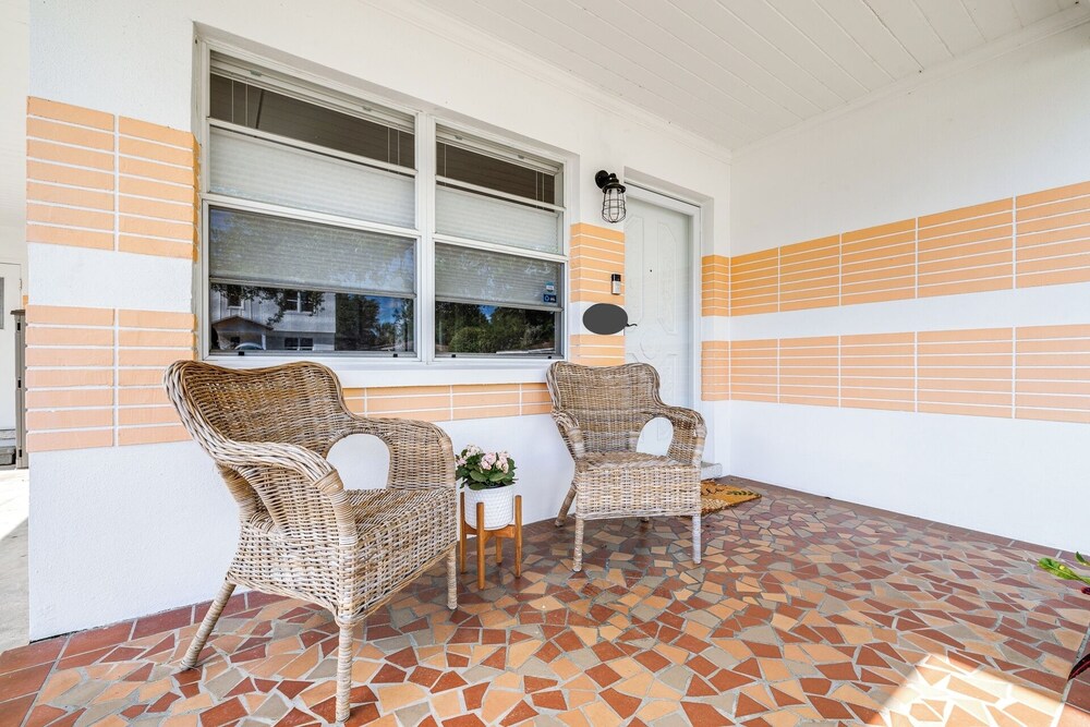 Sunny Side Up A Charming Retreat!