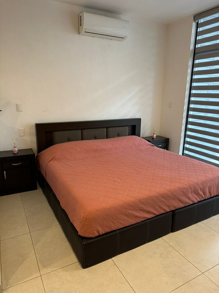 Cambria Versalles by Tovigo Rentals