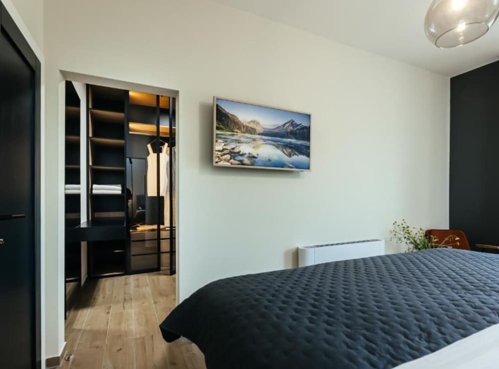 Luxury Villa Lara with Heated Pool, Hot-Tub and Sauna
