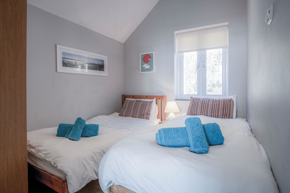 Ewyn Y Don - 2 Bedroom Apartment - Pendine view 3