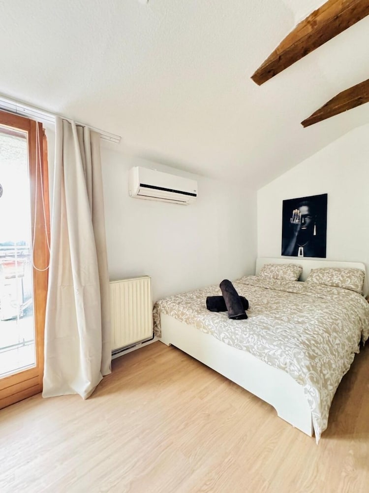 Cozy 7BR Villa Near Blumengarten