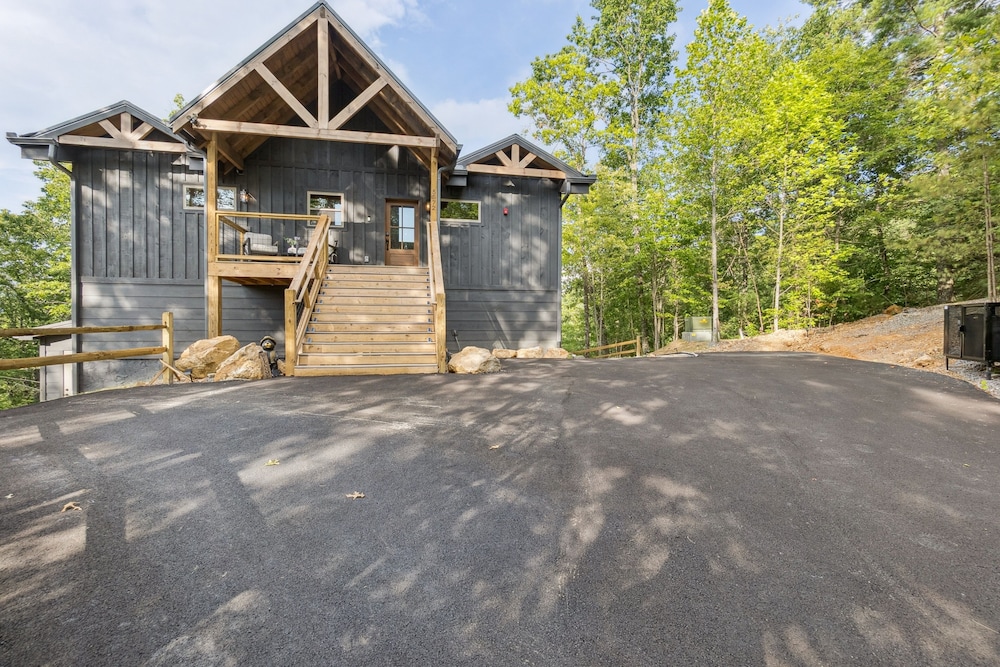 Golden Oaks Cabin 3 Bedroom Home