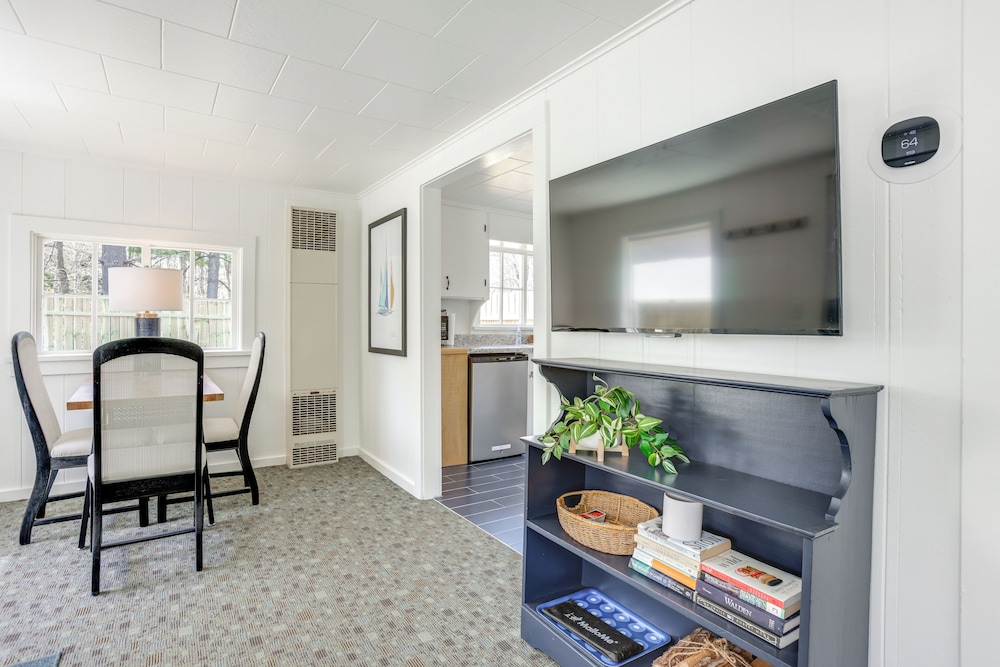 Walk to Beach & Dtwn: Frankfort Cottage w/ BBQ