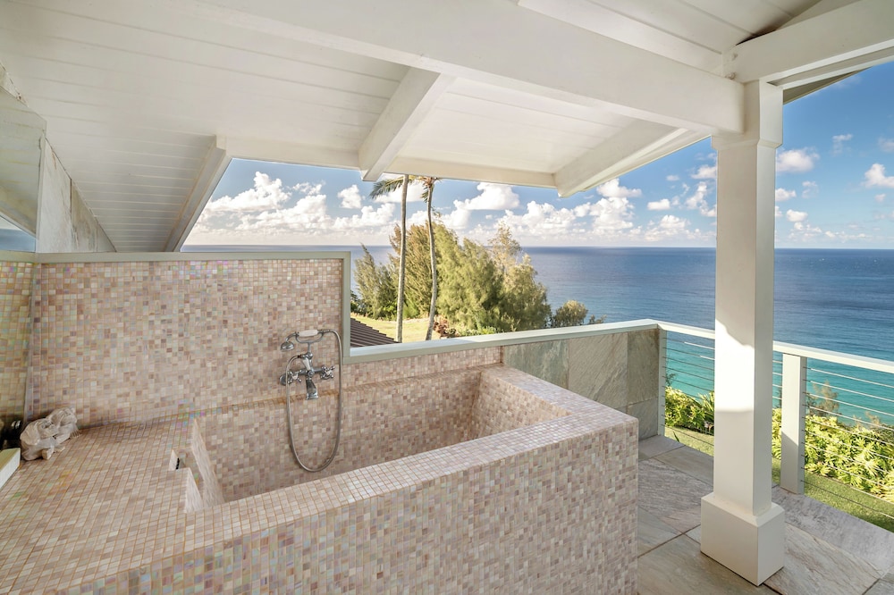 Secret Beach House in Kilauea