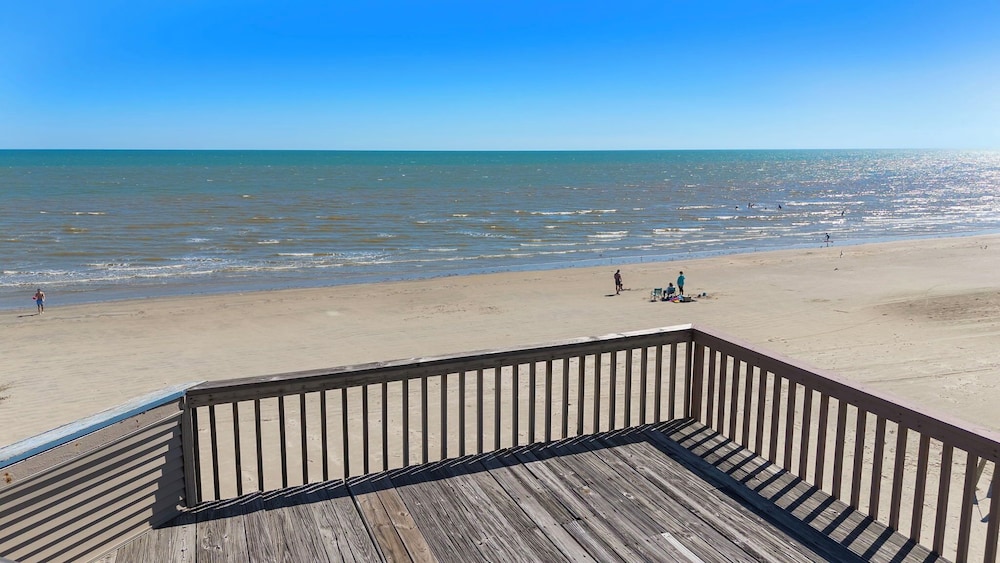 Pirates Beach Retreat by Ryson Vacation Rentals