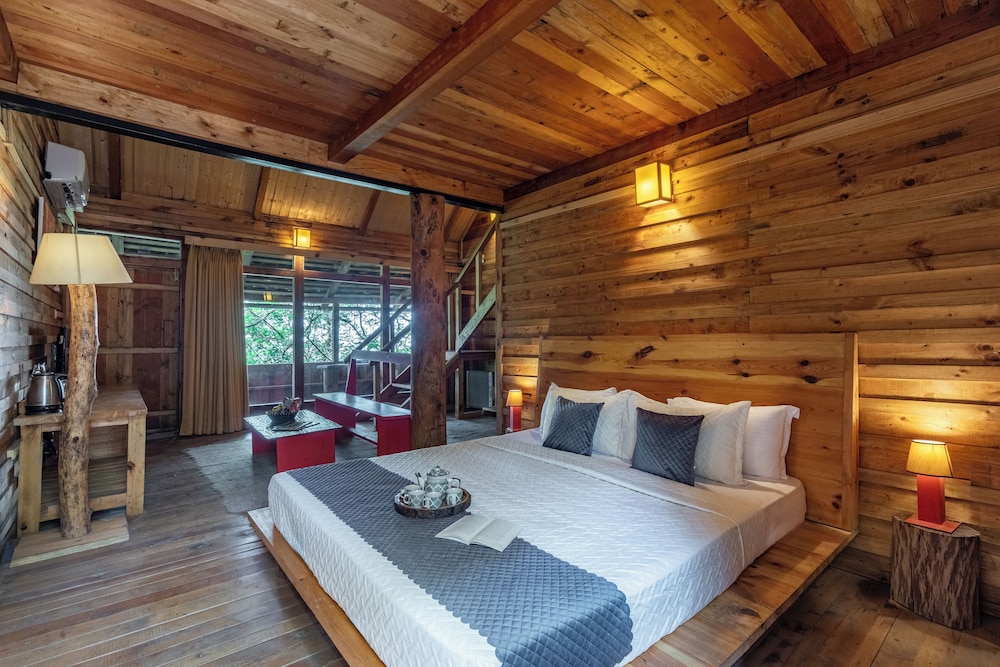 Alaya Stays Suro Woodcrest Chalet