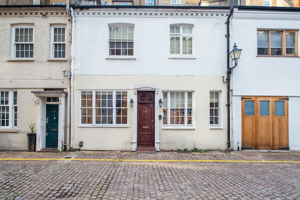 PML Apartments Elvaston Mews