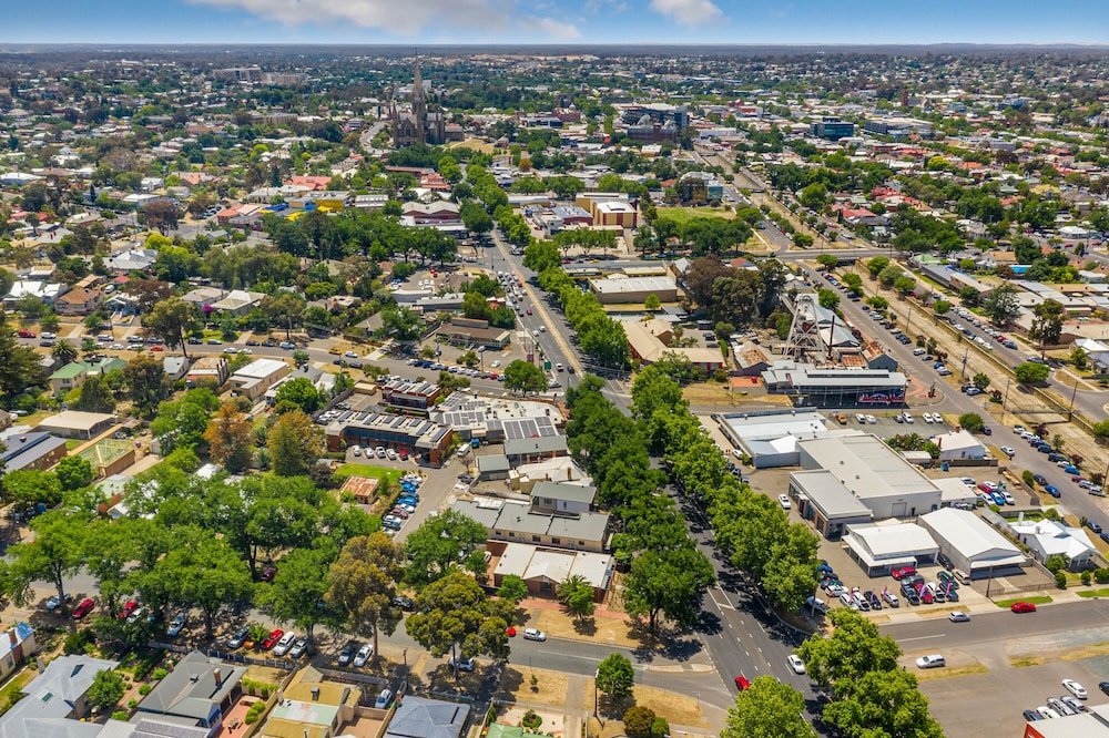 National Hotel Complex and Bendigo Central Apartments