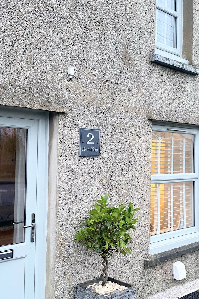 Anglesey Retreat - 2 Beds - Sleeps 3 - Parking