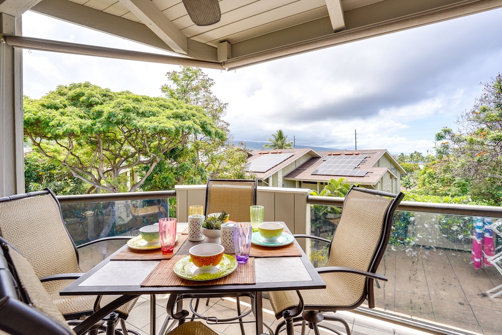 Downtown Kailua-kona Condo w/ Pool & Views