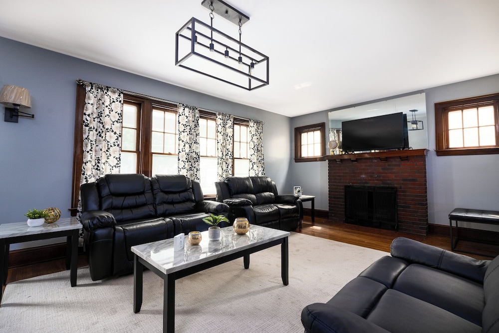 5Br, 1.5 Ba Close To Niagara Falls State Park