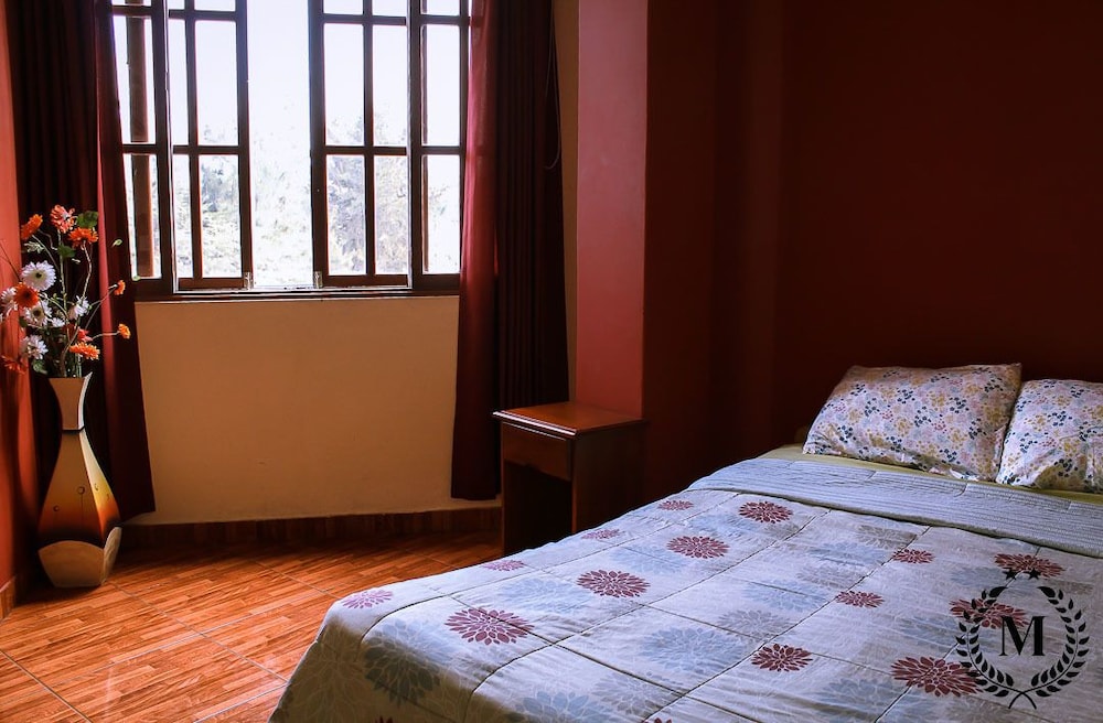 Musky Hs & Suites