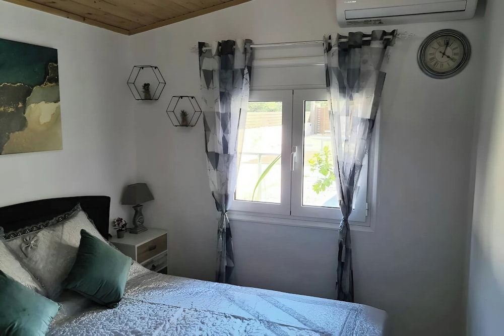 Zoi's SeaView House
