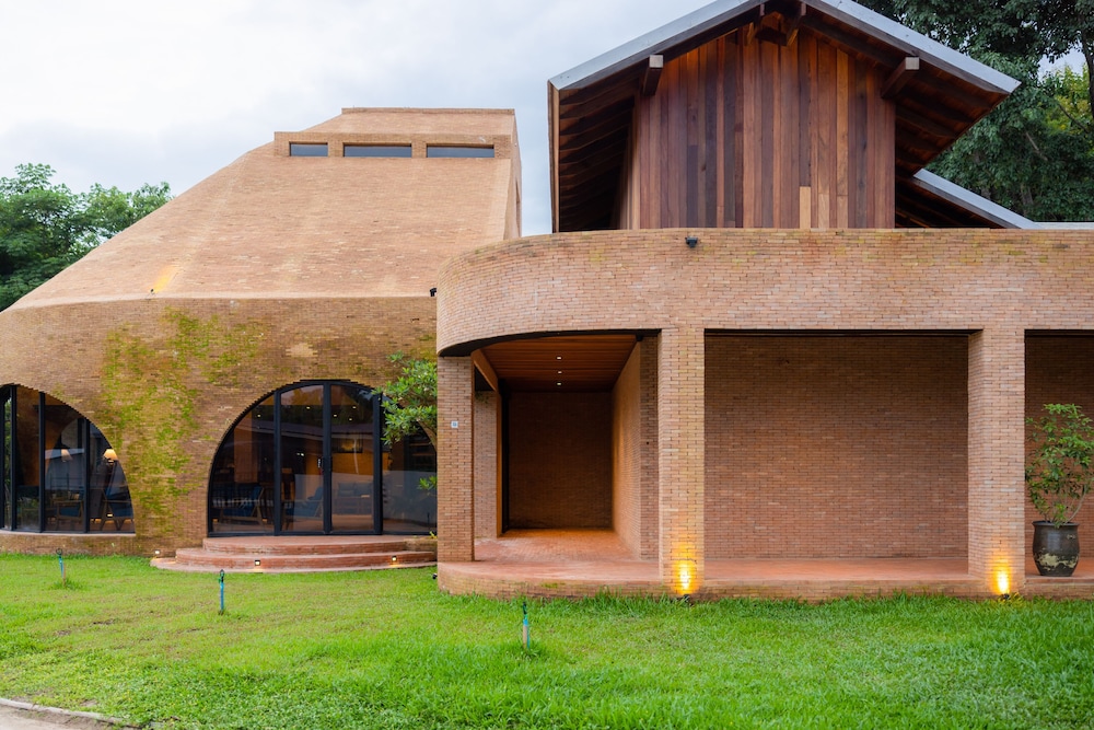 Hotel Athita The Hidden Court Chiang Saen - Image 1