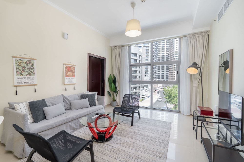 Lovely and Spacious 1BR in DEC Tower Near Marina Walk