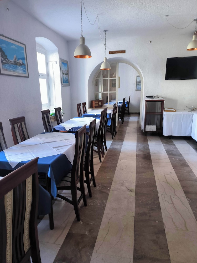 Omir Bed & Breakfast