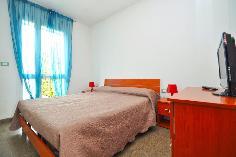 Arainn Lupiae - House for 3 Guests in Residence With Pool