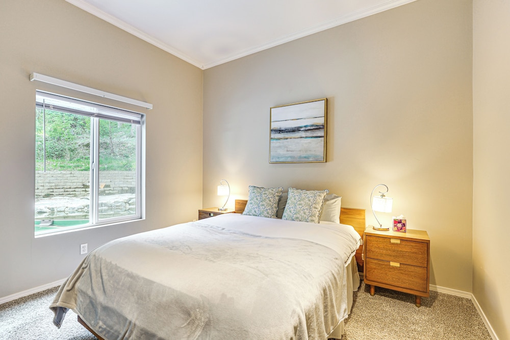 Hike & Explore: Guest Suite w/ Deck in Issaquah
