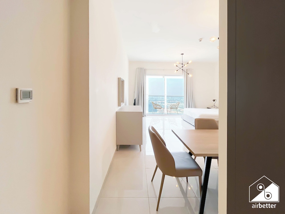Gorgeous Studio With Balcony Business Bay