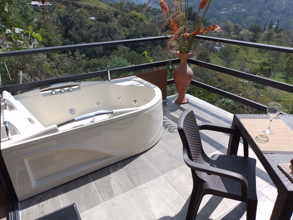 Captivating 4-bed Chalet Las Casitas en el Aire