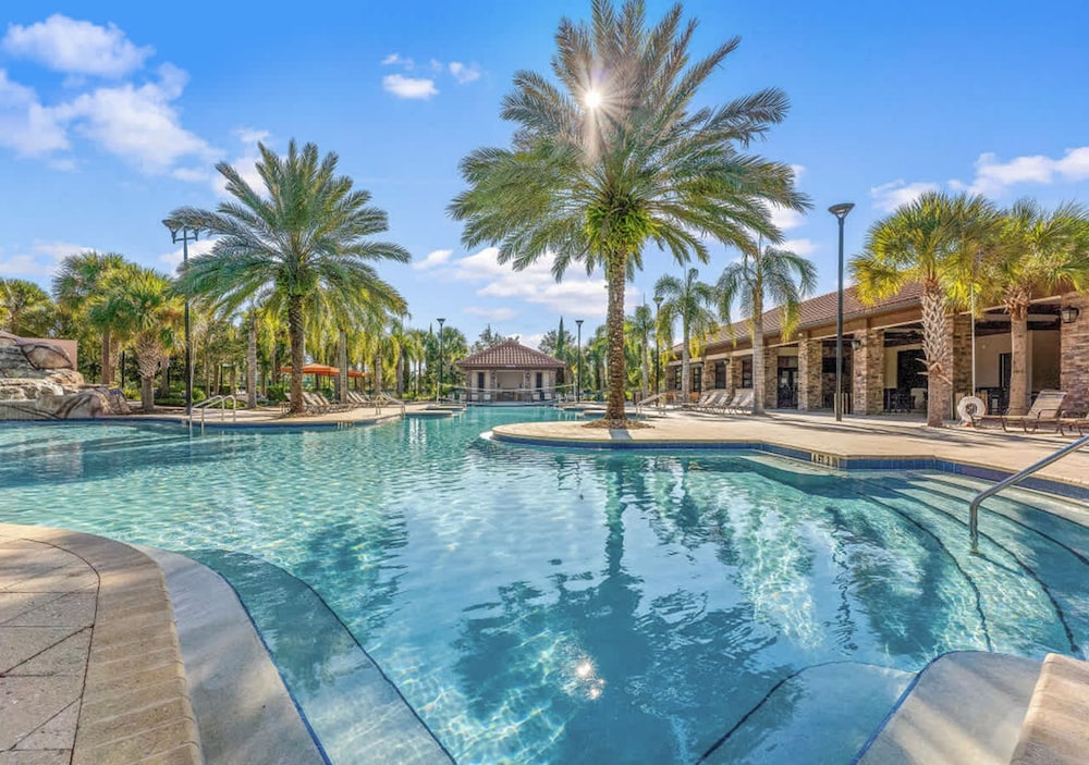Family Fun Villa w Pool Hot Tub Game Room