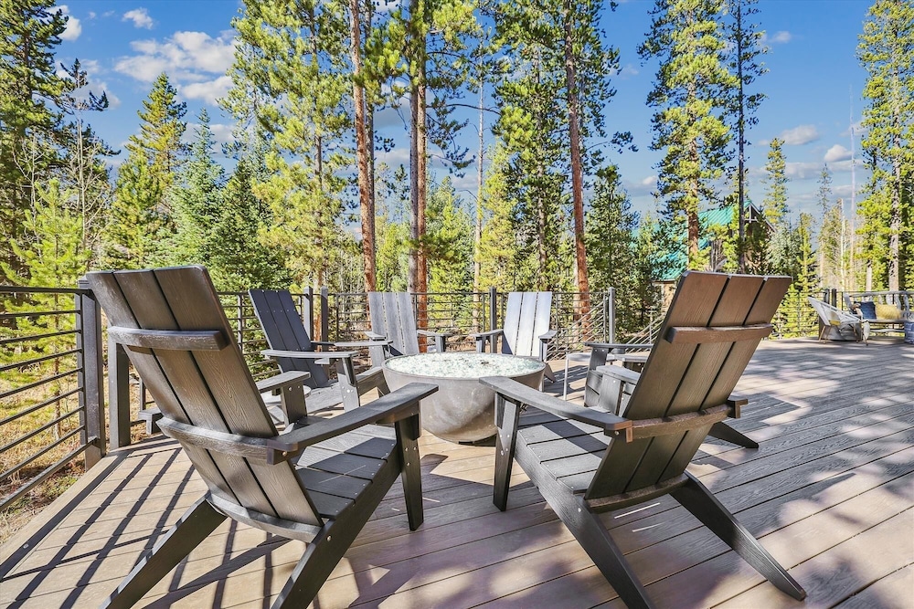 American Way Chalet 5 Bedroom Home