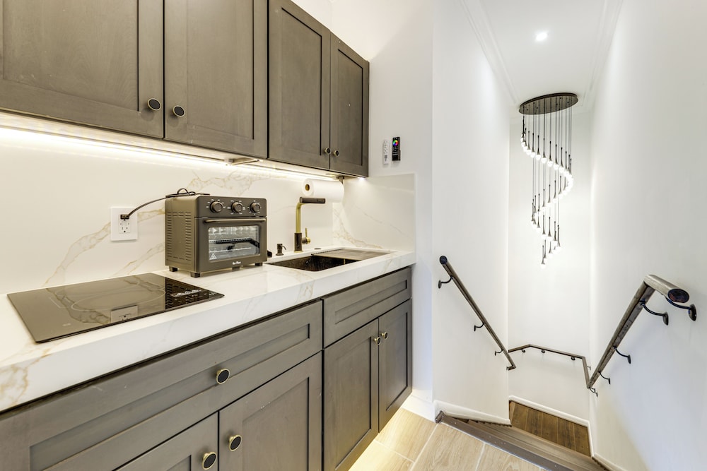 4 Mi to Beach: Modern Condo in Wilton Manors