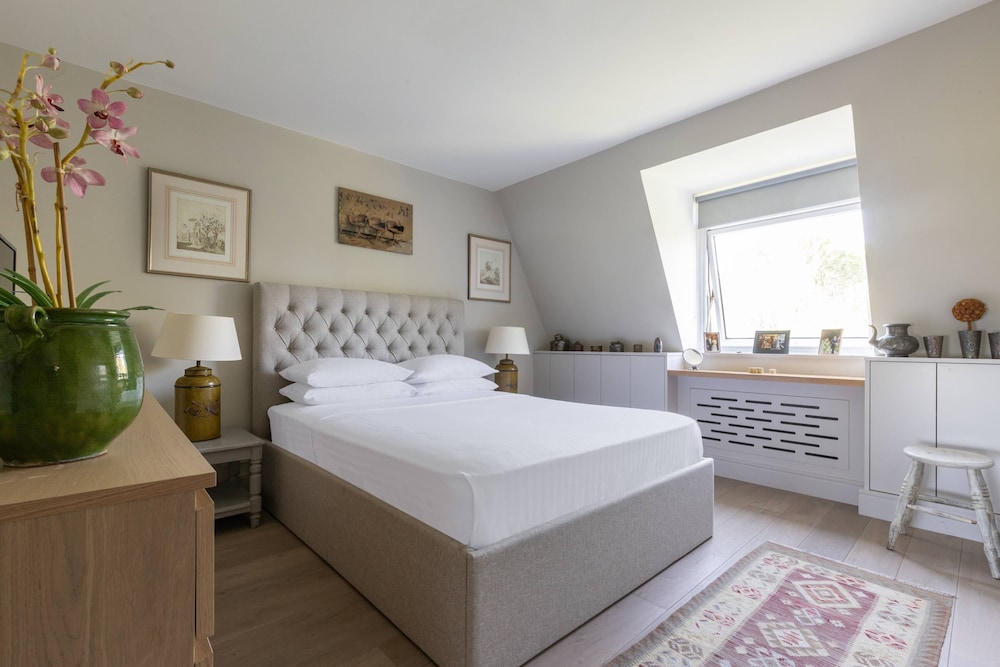 Elm Park Gardens XVI by Onefinestay view 3
