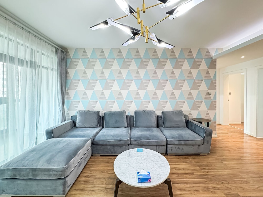 Tyms 3BR 2BA Apt Near Stadium Line 1 4