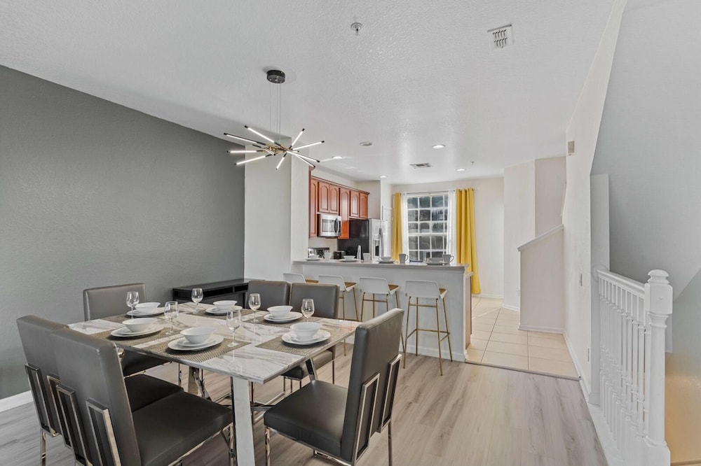 Vista Cay Swanky