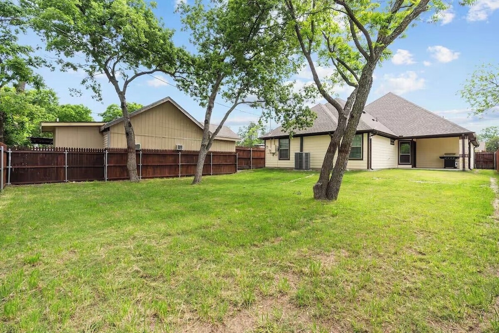 7 min to Stockyards- Cozy & Stylish Home