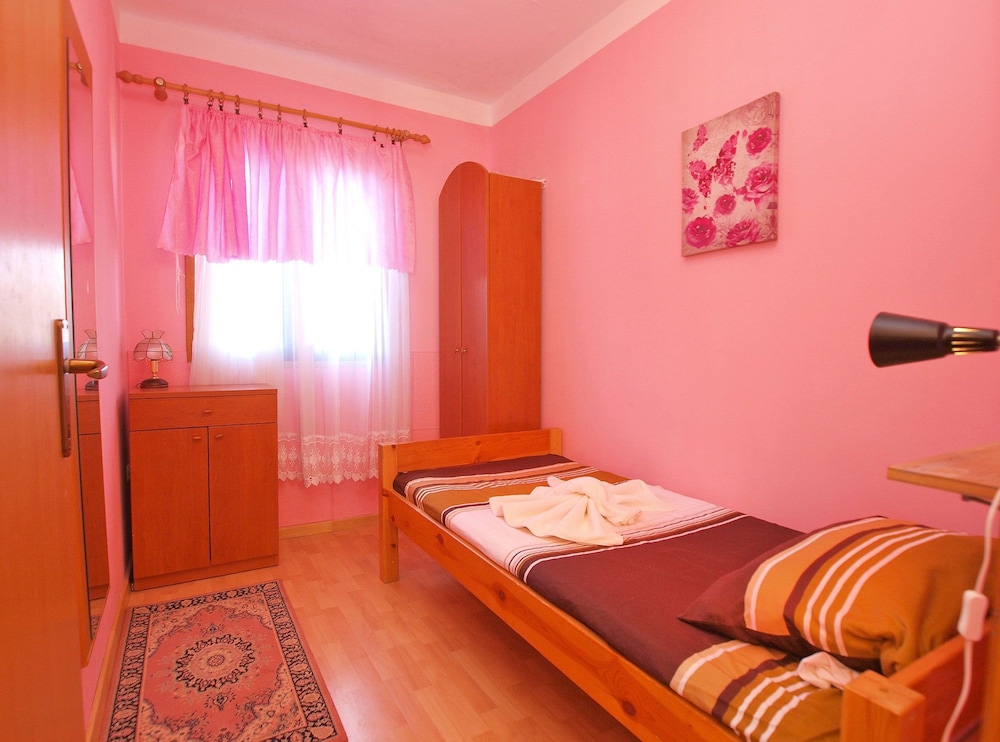 Apartment 879 view 5