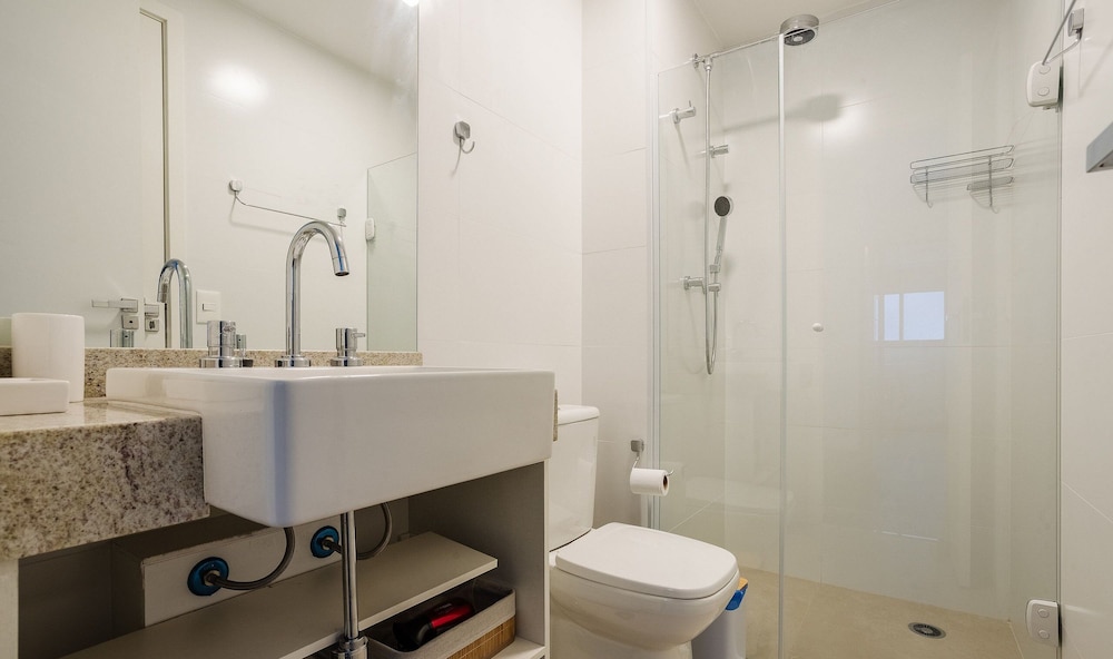 Modern Apartment w/ Pool Close to Shopping Bia035