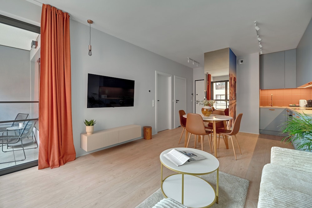 Doki Living - Foodhall & Parking by Downtown Apartments