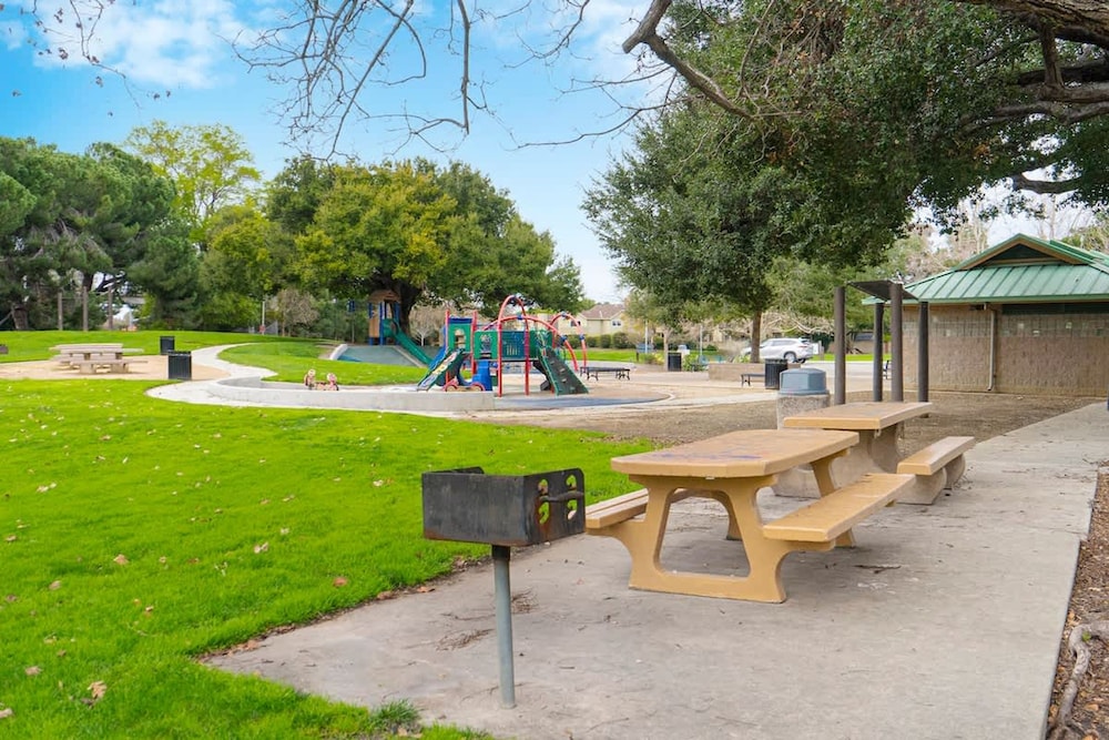Santa Clara 5Br Home I Spacious Backyard I Westfield