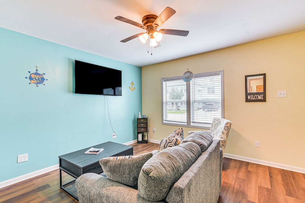 1 Mi to Historic Pleasure Pier: Galveston Home