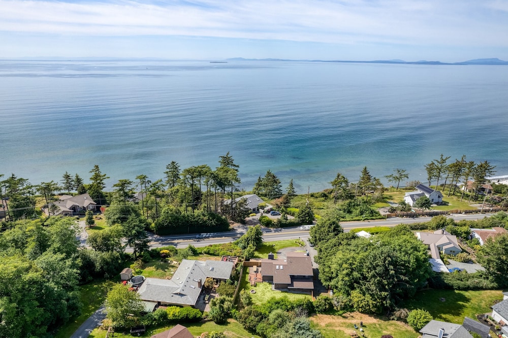 West Beach Lookout by Avantstay Walk to Beach