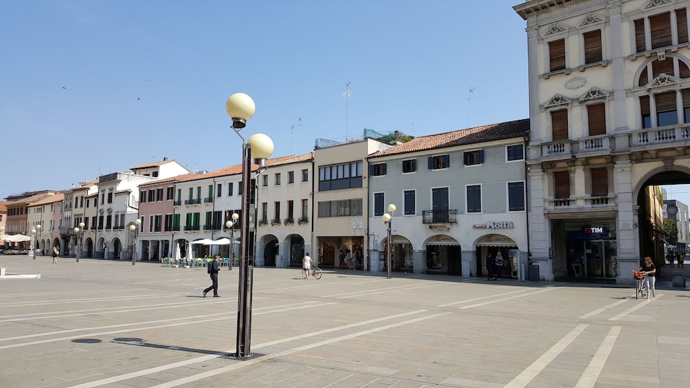 Venice Garden Apartments