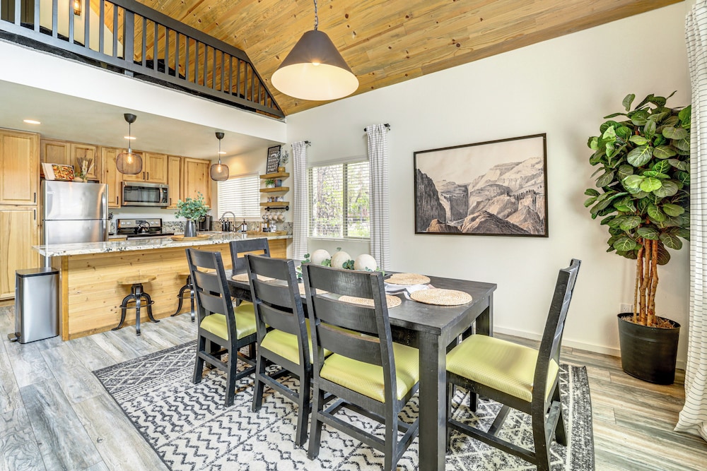 Walk to Trails: Modern Munds Park Mountain Retreat