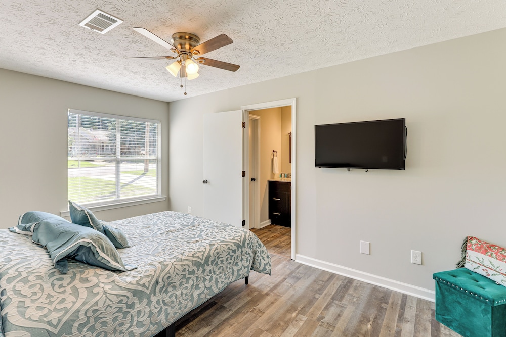 Centrally Located Prattville Home: 2 Mi to Dwtn