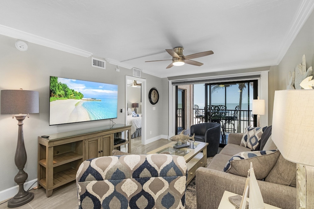 Seaside 108: Oceanview 2br/2ba Condo With Pool, Steps To Beach 2 Bedroom Condo