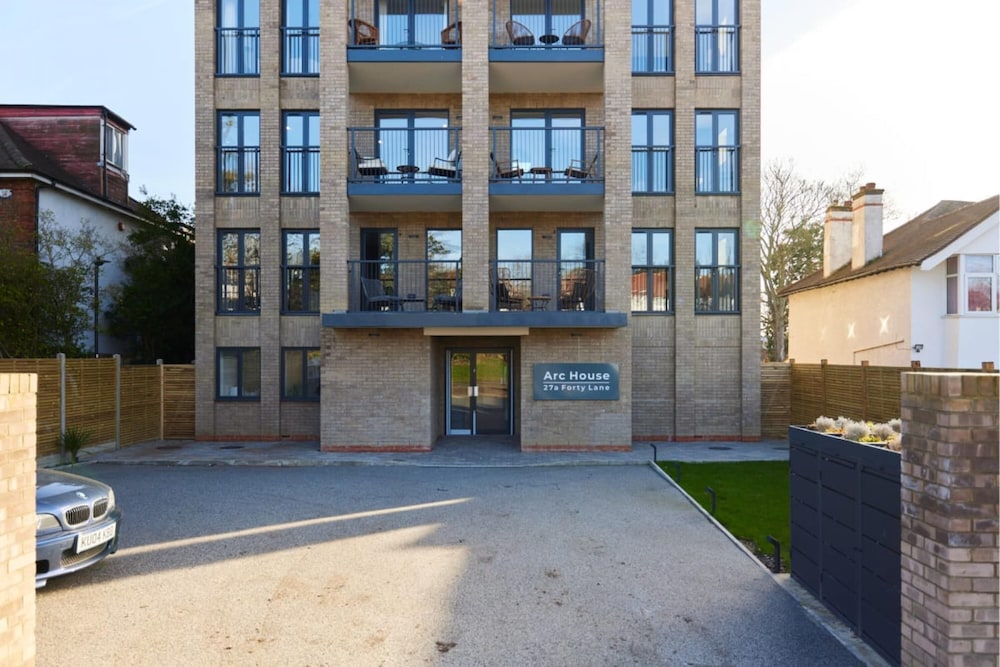 Wembley Vacations - The Wembley Park Corner - Classy 2bdr Flat With Balcony - Property Image 5