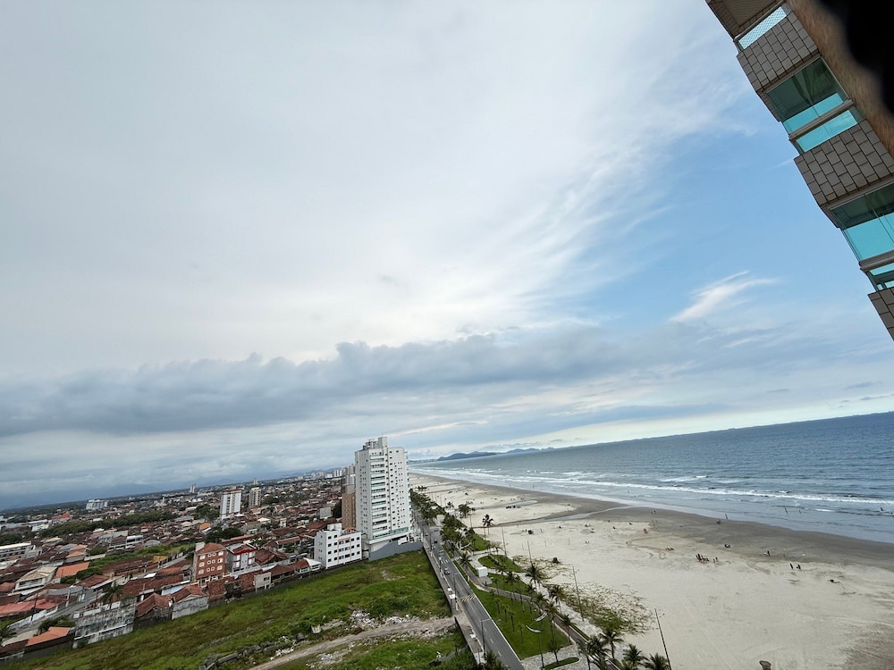 Pé na Areia Praia do Caiçara IV